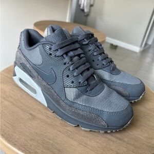 Women’s 7.5 Nike Air Max 90